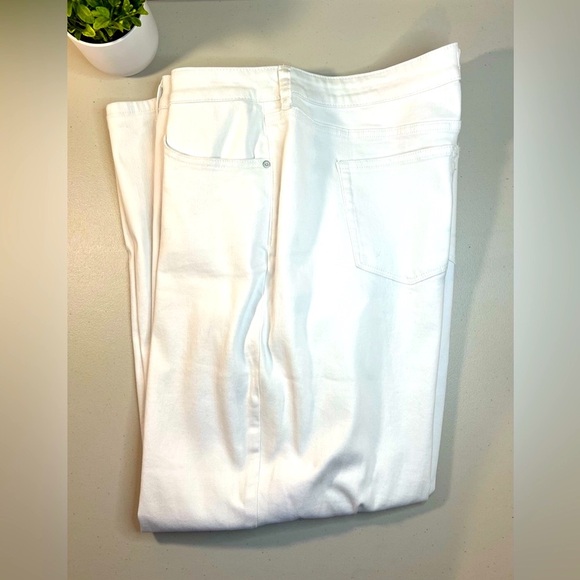 Hint of Blu Women’s Jeans, Straight Leg, Stretch Denim, White, Size 34, NWT - Picture 6 of 11